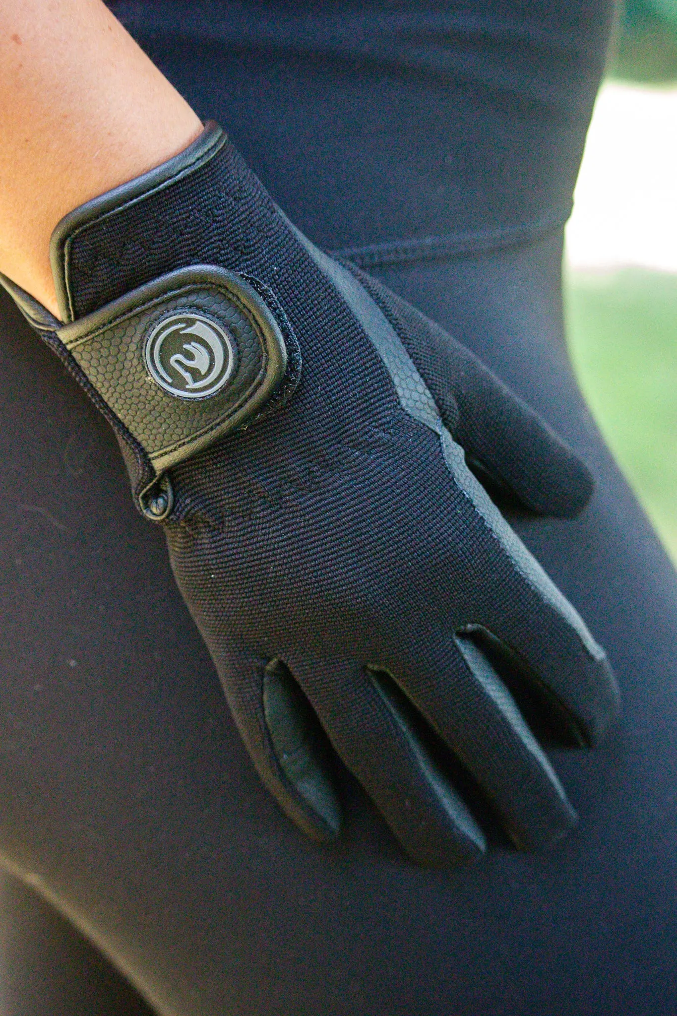 Black Horse Mesh/Serino Gloves - Black